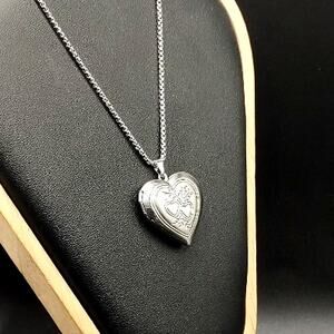 Elegant Silver Tone Vine Heart Locket Vtg Fashion Valentine's Birthday Gift NEW